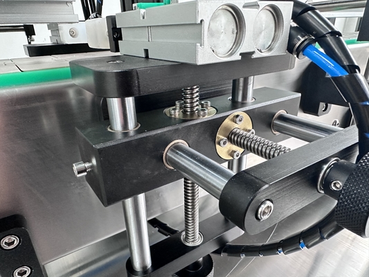 Servo Motor Capping Machine  Stable Transportation Efficient Production