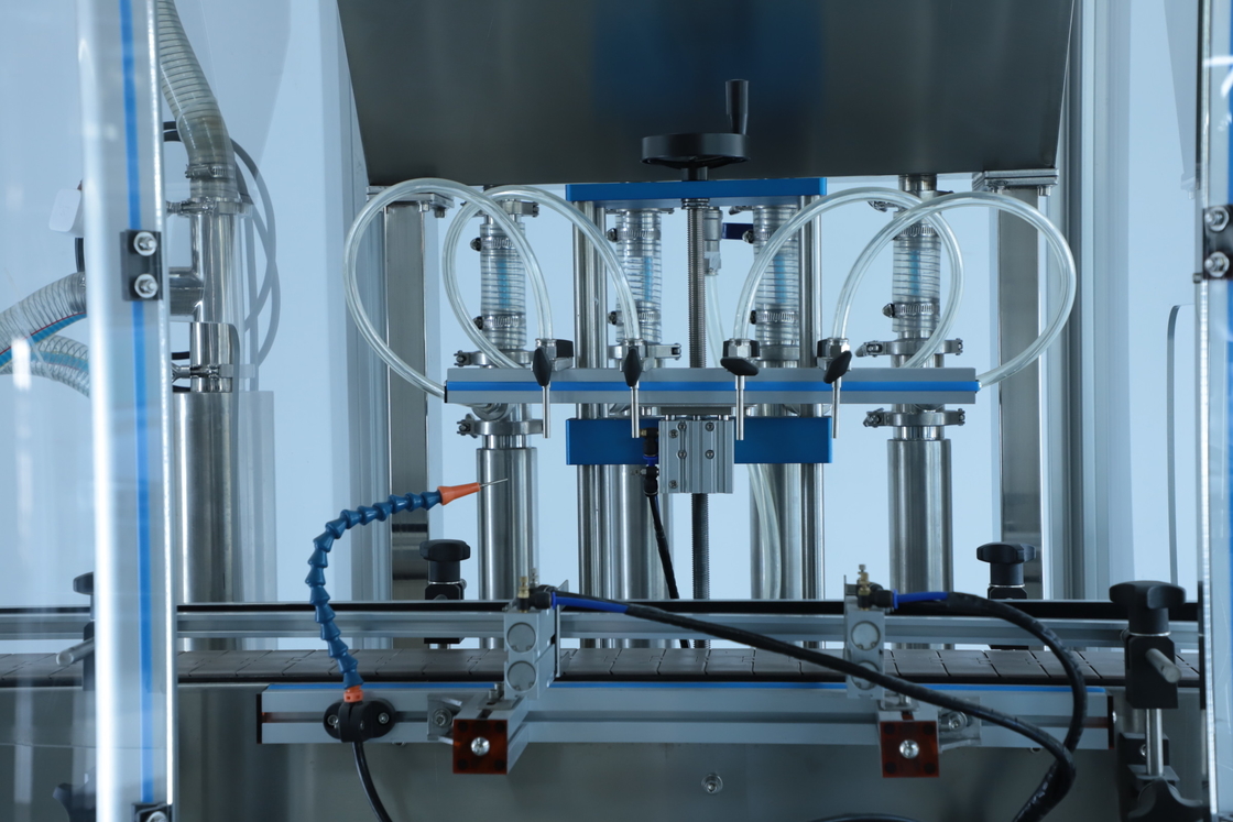 2.2KW 4 Heads Cosmetic Liquid Filling Machine 1400*1000*1700mm 30-50 Bottles / Min